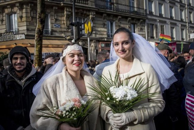 Franţa. Legea privind căsătoria între persoane de acelaşi sex a fost promulgată de preşedinte