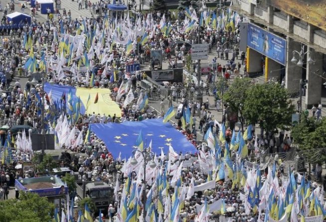 Kiev. Circa 15.000 de oameni au manifestat pentru eliberarea fostului premier Iulia Timoşenko