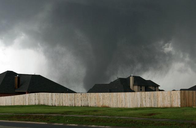 "Parcă ne-a BLESTEMAT cineva!" FOTOREPORTAJ cutremurător cu tornada care a măturat Oklahoma 208855