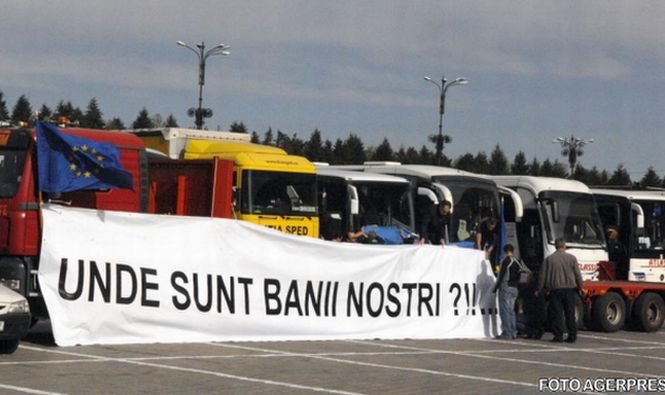 Transportatorii români ameninţă că opresc total activitatea începând de joi