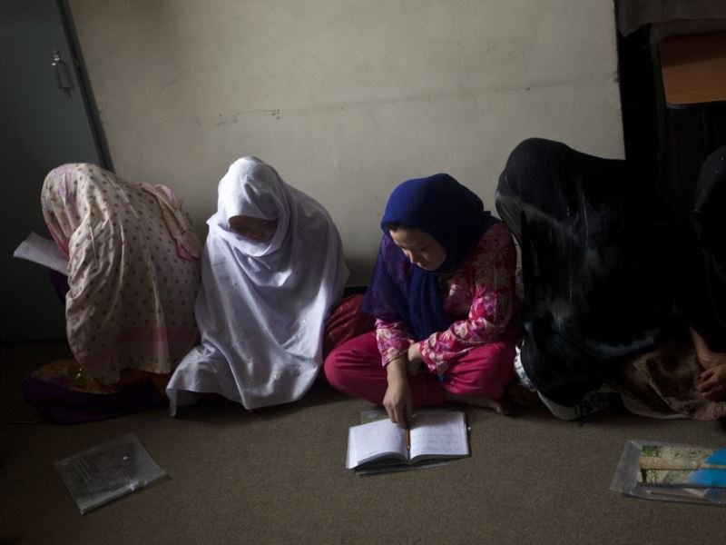 Coşmarul femeilor din Afganistan: Tot mai multe sunt aruncate în închisori pentru &quot;crime morale&quot; 