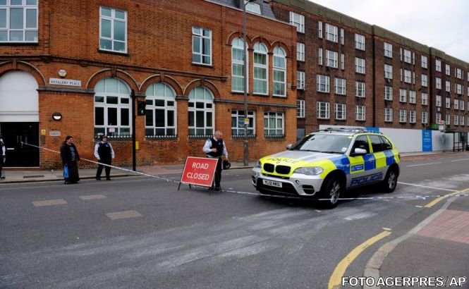 Posibil atac terorist în Londra: Un militar britanic a fost ucis, iar atacatorii săi au fost răniţi