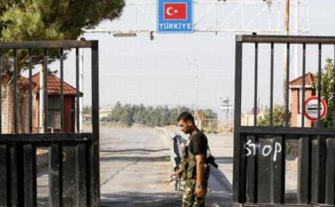 Turcia închide graniţa cu Siria