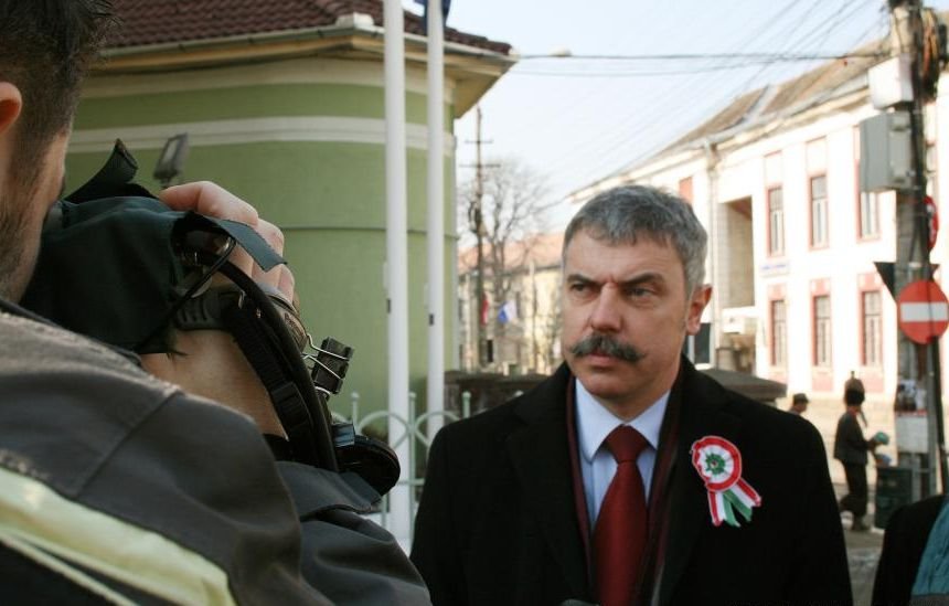 Conducerea CJ Covasna, somată să folosească DOAR limba română în antetul actelor oficiale