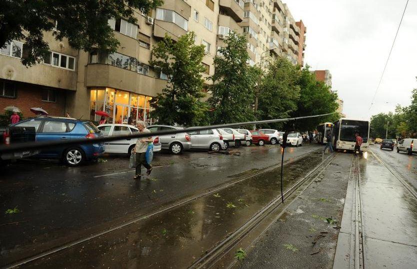 Enel: 45 de localităţi din Ilfov şi Giurgiu, fără curent electric, din cauza furtunii