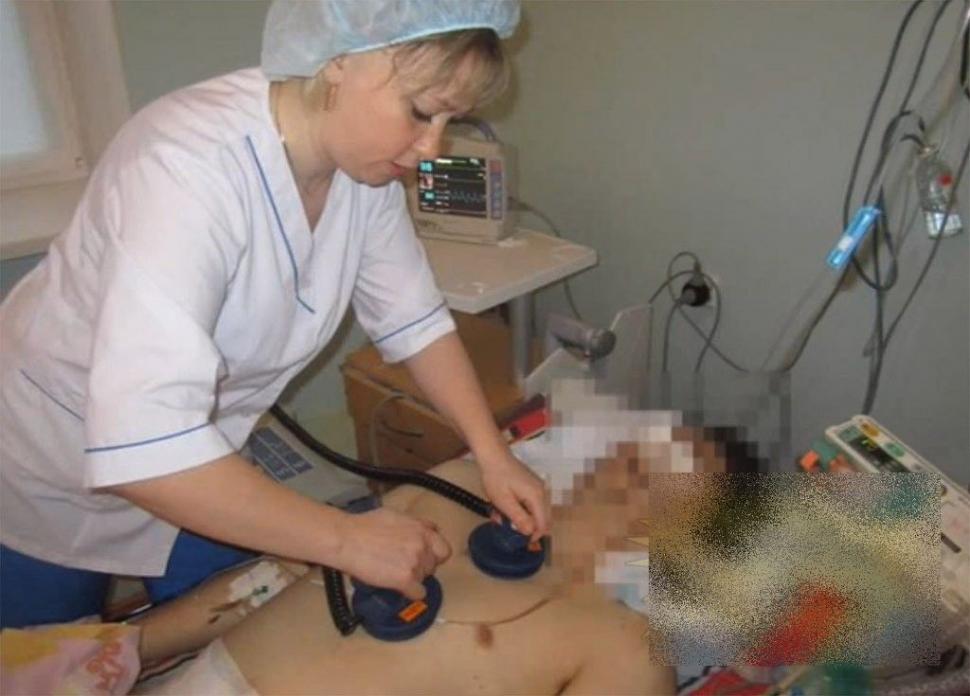 Cum îşi bat joc aceste asistente de bolnavii aflaţi în comă. "Mi-a venit rău când le-am văzut în salon cu soţia mea" 209386