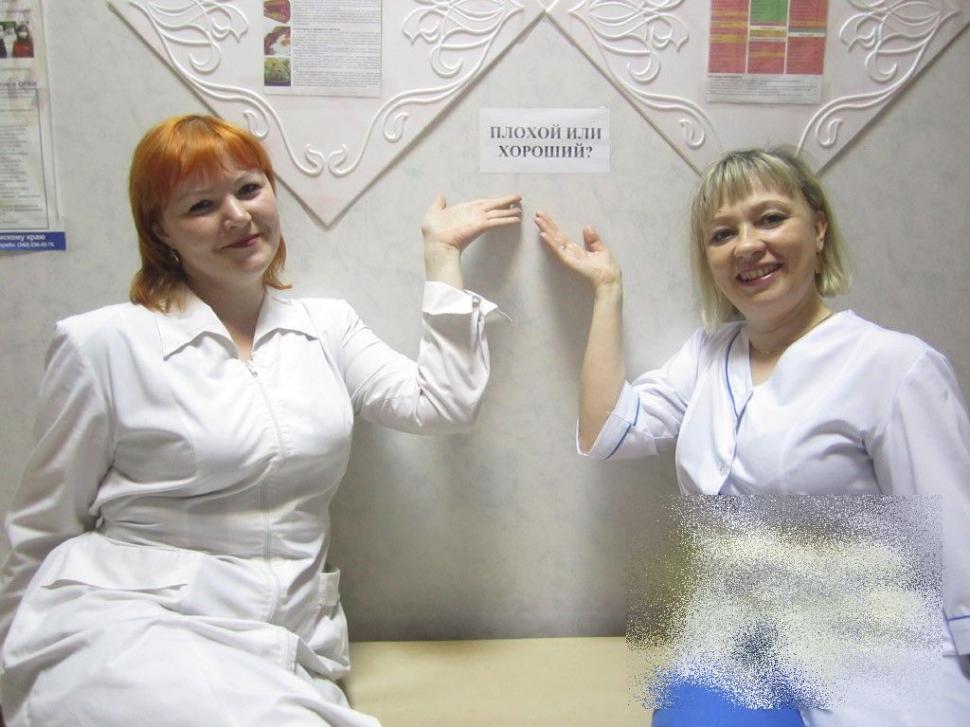 Cum îşi bat joc aceste asistente de bolnavii aflaţi în comă. "Mi-a venit rău când le-am văzut în salon cu soţia mea" 209391