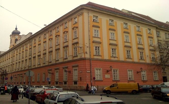 Un proiectil din WWII a fost descoperit pe acoperişul Primăriei din Budapesta