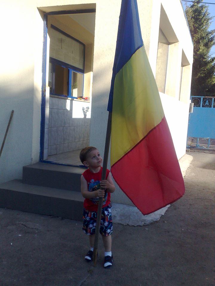 RIDICĂ DRAPELUL! Românii s-au alăturat inițiativei Antena 3 de a face cel mai mare steag din lume 209636