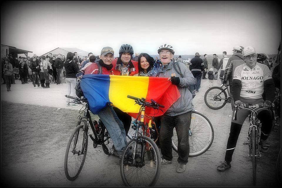 RIDICĂ DRAPELUL! Românii s-au alăturat inițiativei Antena 3 de a face cel mai mare steag din lume