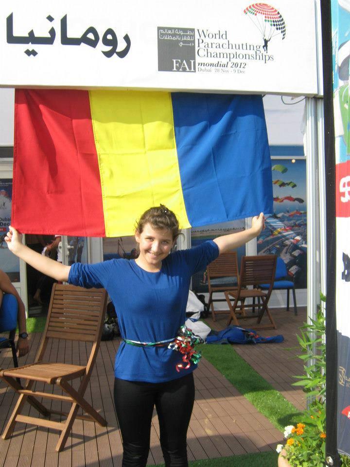 RIDICĂ DRAPELUL! Românii s-au alăturat inițiativei Antena 3 de a face cel mai mare steag din lume 209638