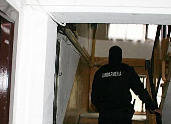 Trei poliţişti de la BCCO Constanţa, acuzaţi de violenţe împotriva unui anchetator sub acoperire