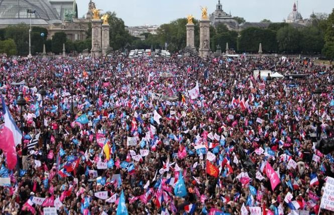 Zeci de mii de francezi au participat la un protest faţă de căsătoriile între persoanele de acelaşi sex