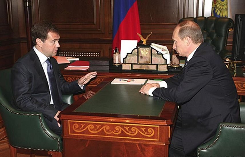 Medvedev ignoră zvonurile privind iminenta sa DEMISIE: Am relaţii amicale foarte bune cu Putin