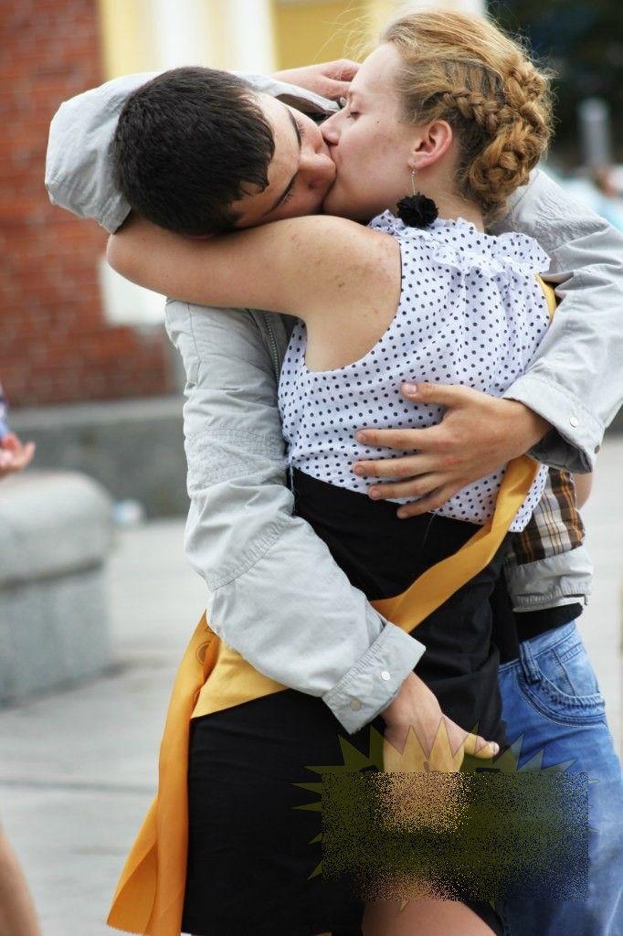 E mai mult decât scandaloasă ţinuta acestei ELEVE la balul de sfârşit de an. "Mama Natură e mic copil pe lângă ea" 210033