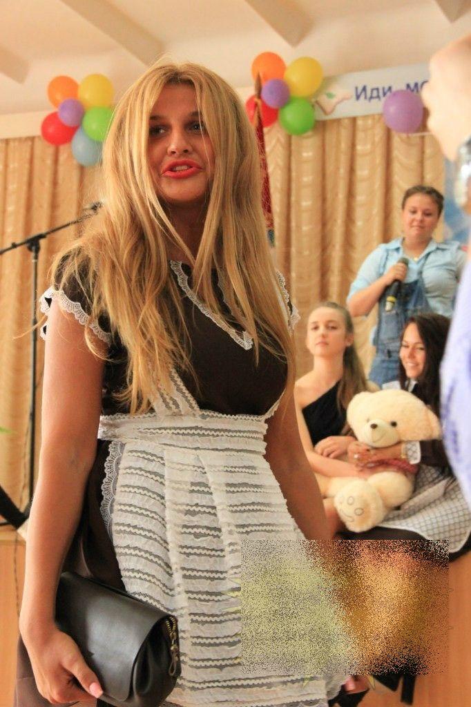 E mai mult decât scandaloasă ţinuta acestei ELEVE la balul de sfârşit de an. "Mama Natură e mic copil pe lângă ea" 210038