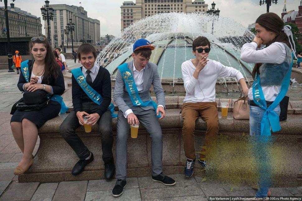 E mai mult decât scandaloasă ţinuta acestei ELEVE la balul de sfârşit de an. "Mama Natură e mic copil pe lângă ea" 210040