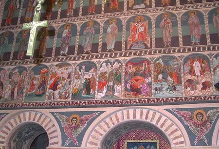 Un EXTRATERESTRU a fost descoperit desenat într-una din cele mai vechi mănăstiri din România. &quot;Nu ne explicăm apariţia lui acolo&quot;