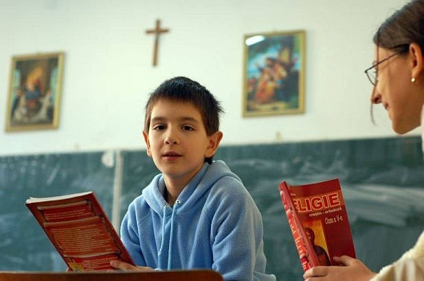 Scandal pornit de la Religia predată elevilor în şcoli: &quot;E principalul motiv pentru scăderea calităţii învăţământului din România!&quot;