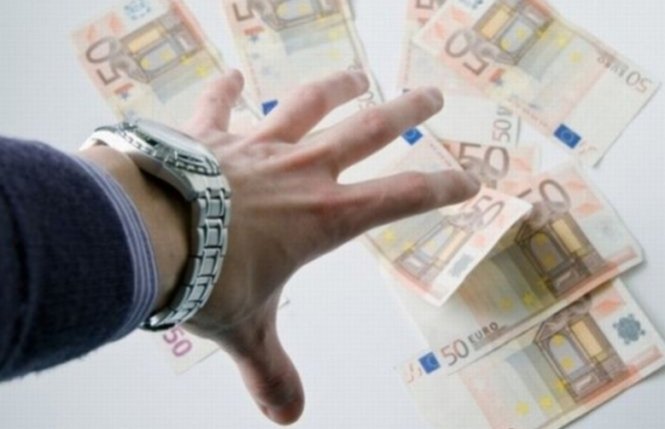 Victor Ponta taie salariile nesimţite. Leafa managerilor români de la stat, stabilită după model polonez 