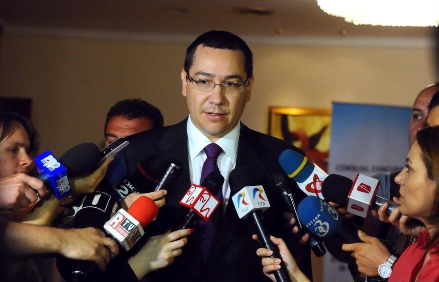 Scandal pe tema salariilor nesimţite. Premierul Victor Ponta, acuzat că lansează cifre false