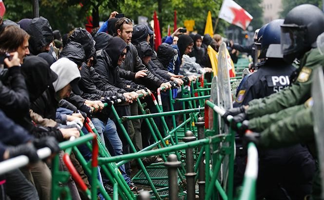 Mii de protestari au blocat accesul în incinta Băncii Centrale Europene