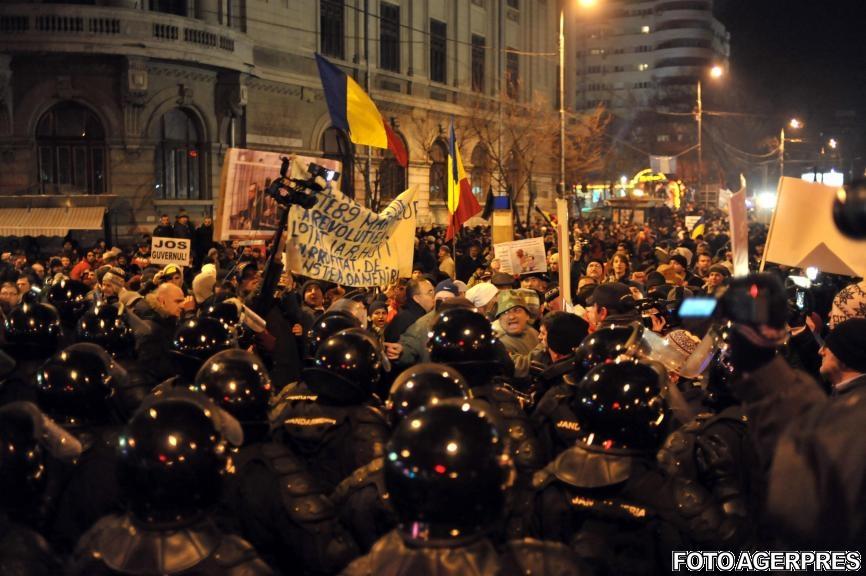 Primul protestatar ridicat în ianuarie 2012, din centrul Capitalei, cere daune de peste 500.000 euro 210794