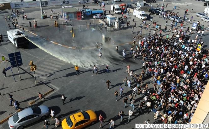 Proteste violente în Turcia. Mii de oameni au ieşit pe străzi, a patra zi consecutiv