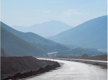 România, bătaia de joc a Bechtel. Ce AUTOSTRĂZI au construit lângă ţara noastră, în timp RECORD 210758