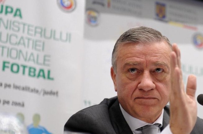 Mircea Sandu: Sunt dezamăgit de gestul lui Tamaş. Va avea probleme şi la echipa de club