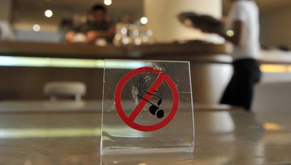 Putin a semnat legea anti-fumat: Iată care sunt cele mai dure restricţii pentru fumătorii din Rusia