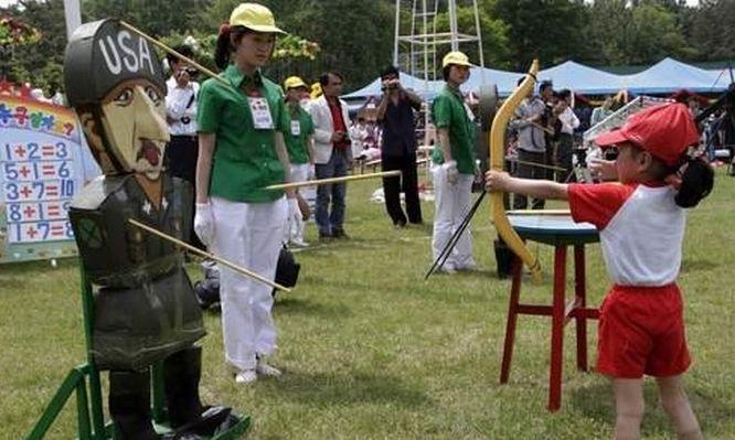 Ziua Copilului, în Coreea de Nord: Micuţii au mărşăluit în urma unor tancuri şi lansatoare de rachete miniaturale 211051