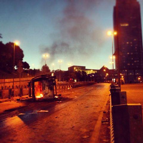 Este NEBUNIE pe străzile din Turcia. În timp ce mii de oameni se luptă cu poliţia, la televiziunile din ţară se difuzează desene animate 211106