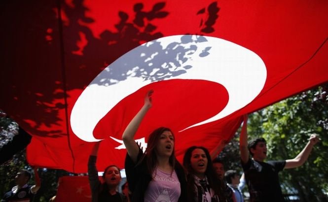 CE şi mai ales DE CE se întâmplă în Turcia? Scurtă analiză a cauzelor şi efectelor din regiune