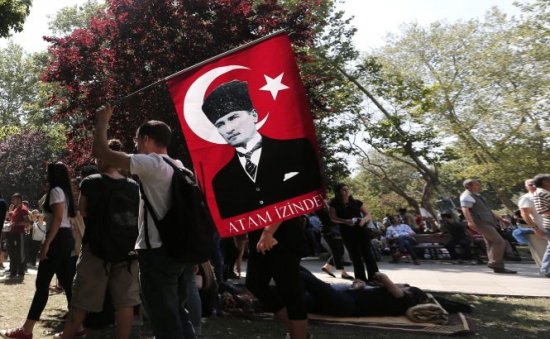 Guvernul turc face apel la încetarea protestelor. Vicepremierul se va întâlni miercuri cu organizatorii manifestaţiilor