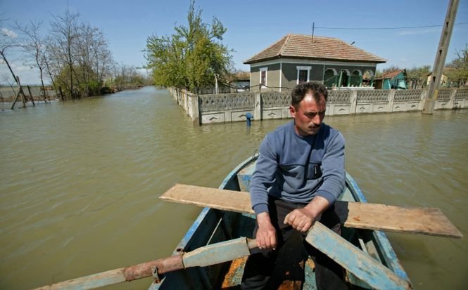 România, sub ameninţarea inundaţiilor. Dunărea ar putea să se reverse în următoarele zile
