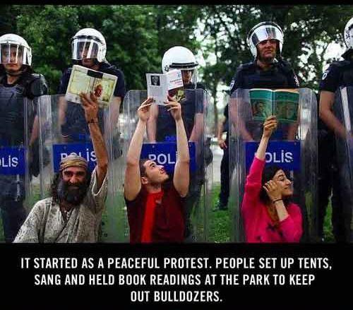 Situaţia din Turcia, în IMAGINI. "Ne-au închis Twitter-ul, iar guvernul a preluat controlul asupra mass-media" 211343