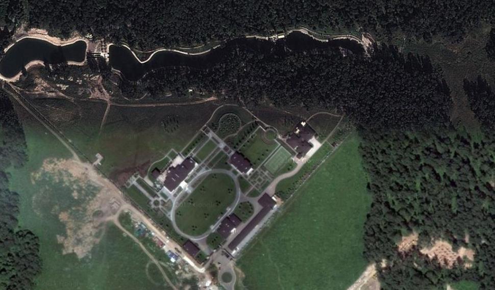 Aşa arată PALATUL şefului de la Căile Ferate. Are piscină interioară, saună şi o cameră specială de rugăciune 211499