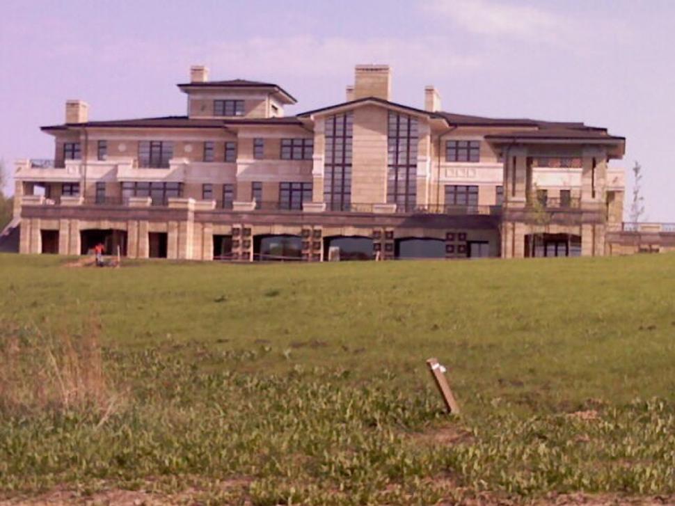 Aşa arată PALATUL şefului de la Căile Ferate. Are piscină interioară, saună şi o cameră specială de rugăciune 211500