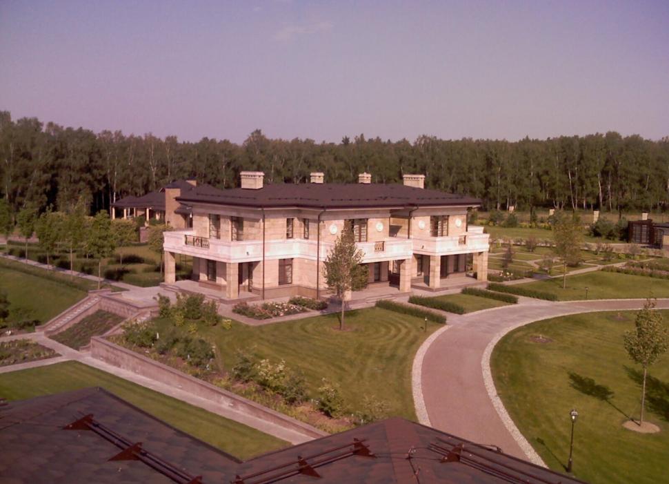 Aşa arată PALATUL şefului de la Căile Ferate. Are piscină interioară, saună şi o cameră specială de rugăciune 211502