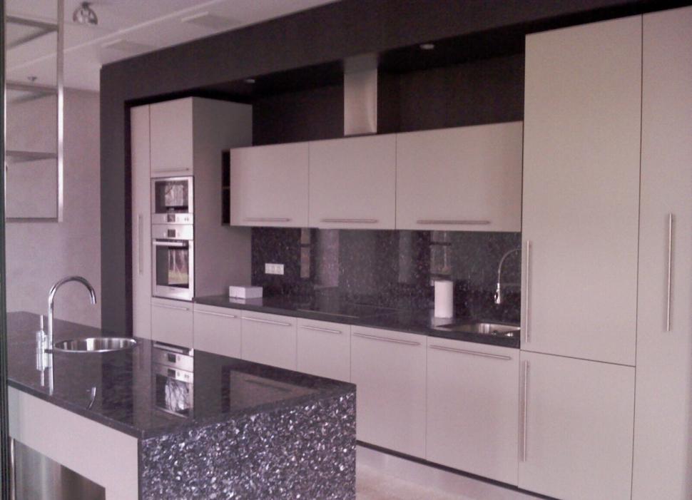 Aşa arată PALATUL şefului de la Căile Ferate. Are piscină interioară, saună şi o cameră specială de rugăciune 211508