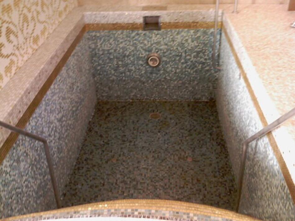 Aşa arată PALATUL şefului de la Căile Ferate. Are piscină interioară, saună şi o cameră specială de rugăciune 211518