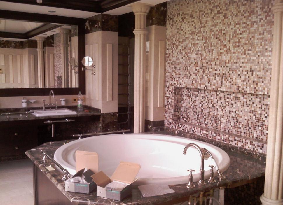 Aşa arată PALATUL şefului de la Căile Ferate. Are piscină interioară, saună şi o cameră specială de rugăciune 211524