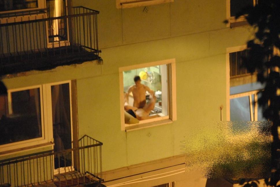 Toţi vecinii erau la geamuri. "Terminaseră de mâncat şi s-au gândit să aducă un omagiu caprei" 211719