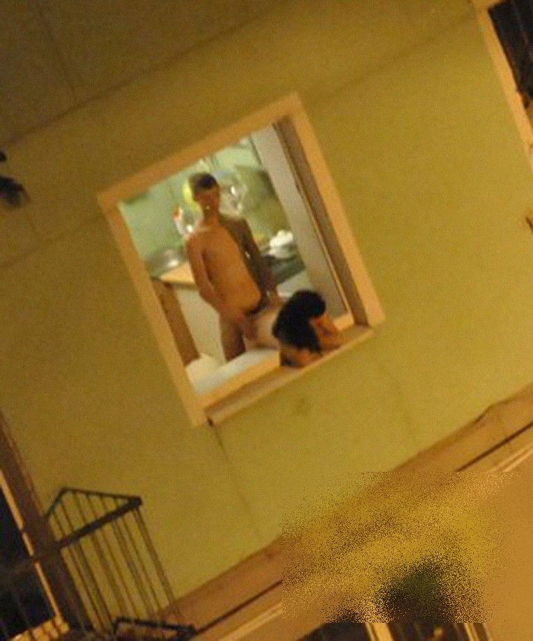 Toţi vecinii erau la geamuri. "Terminaseră de mâncat şi s-au gândit să aducă un omagiu caprei" 211720