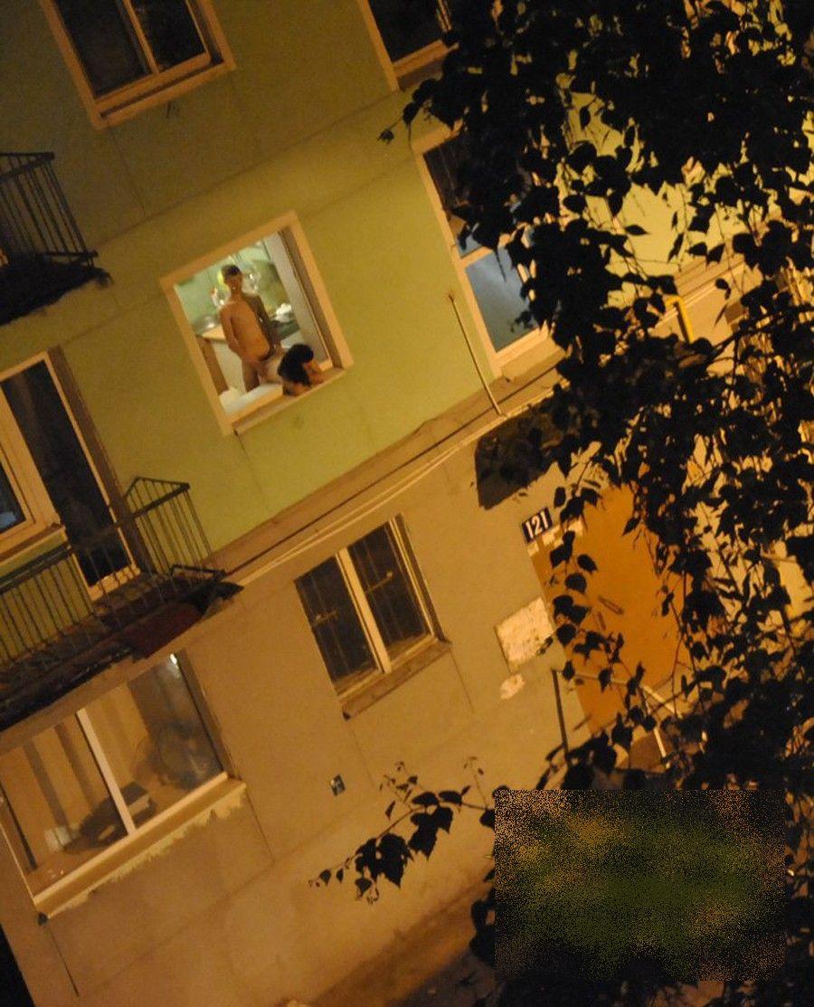 Toţi vecinii erau la geamuri. "Terminaseră de mâncat şi s-au gândit să aducă un omagiu caprei" 211722