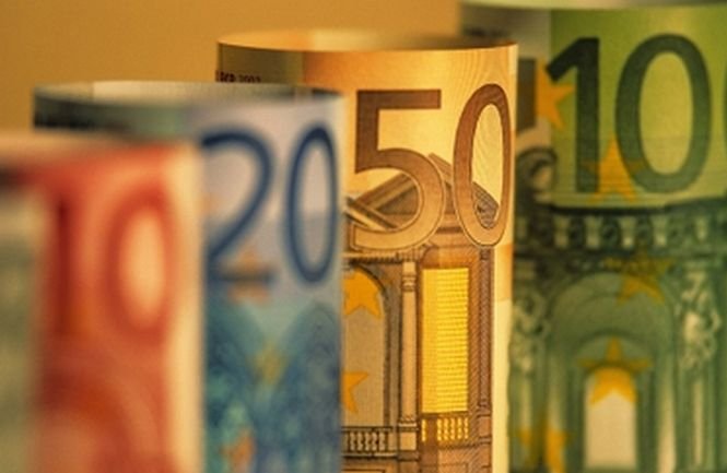 Cursul euro a atins cel mai ridicat nivel din ultimele şapte luni şi jumătate