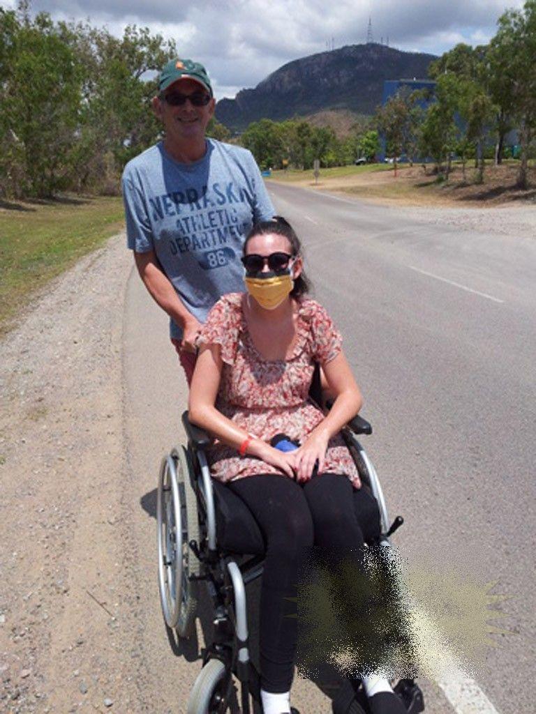 După ce a făcut această fotografie a început COŞMARUL. Ce i s-a întâmplat tinerei de 23 de ani după ce a fost muşcată de un ţântar 211923