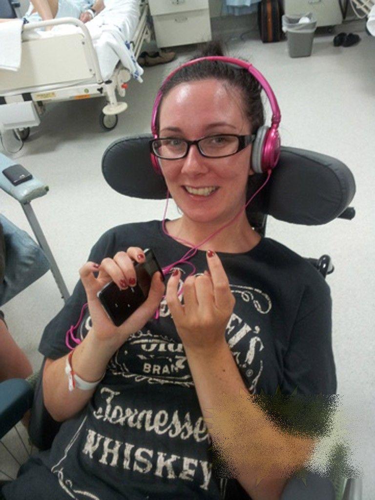 După ce a făcut această fotografie a început COŞMARUL. Ce i s-a întâmplat tinerei de 23 de ani după ce a fost muşcată de un ţântar 211924