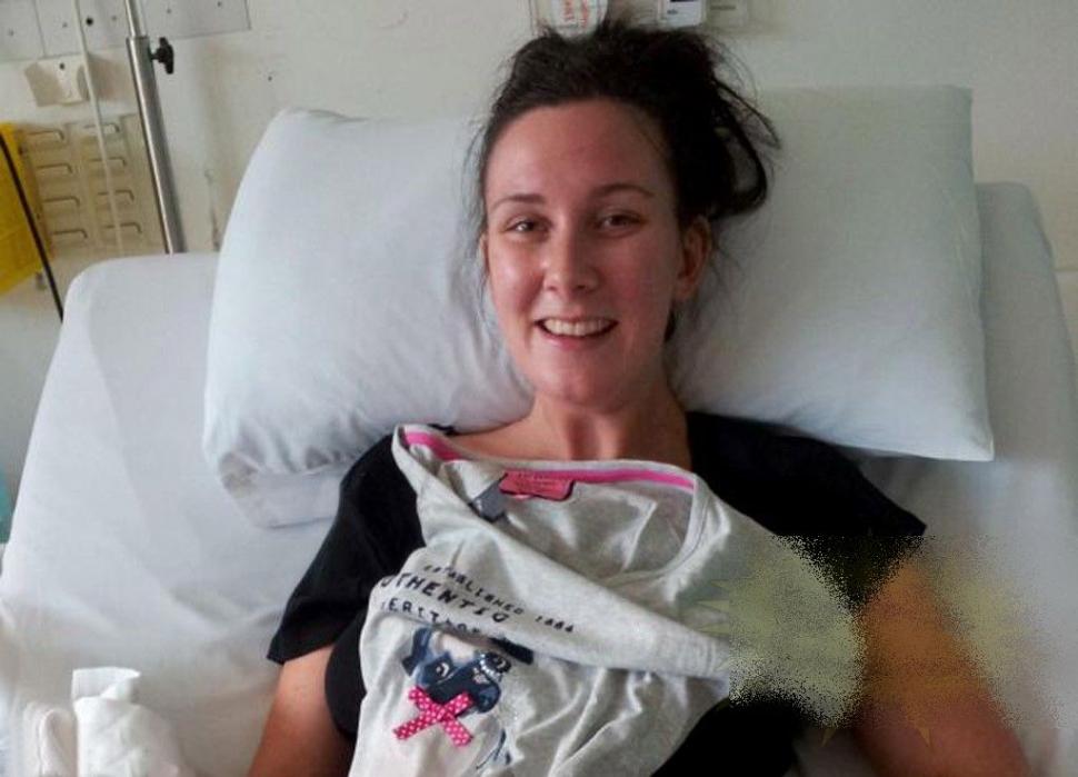 După ce a făcut această fotografie a început COŞMARUL. Ce i s-a întâmplat tinerei de 23 de ani după ce a fost muşcată de un ţântar 211925